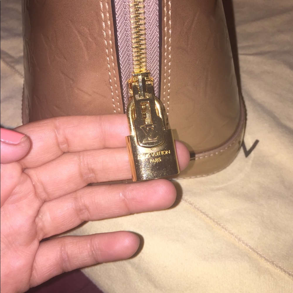 Authentic! Louis Vuitton bag - Picture 4 of 8